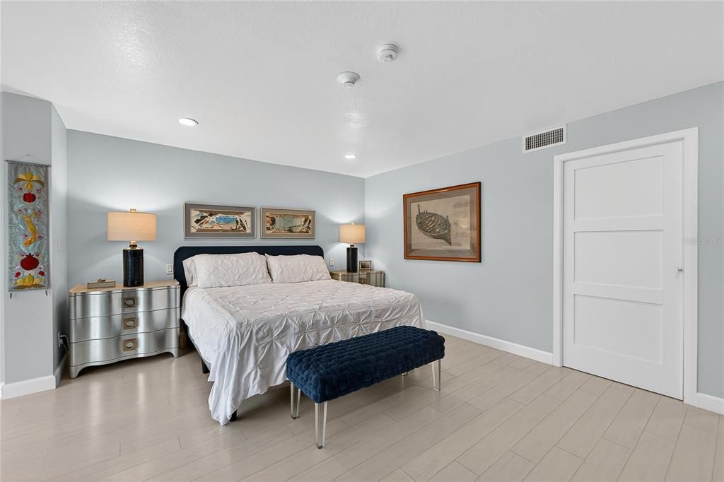 待售: $1,400,000 (2 贝兹, 2 浴室, 2186 平方英尺)