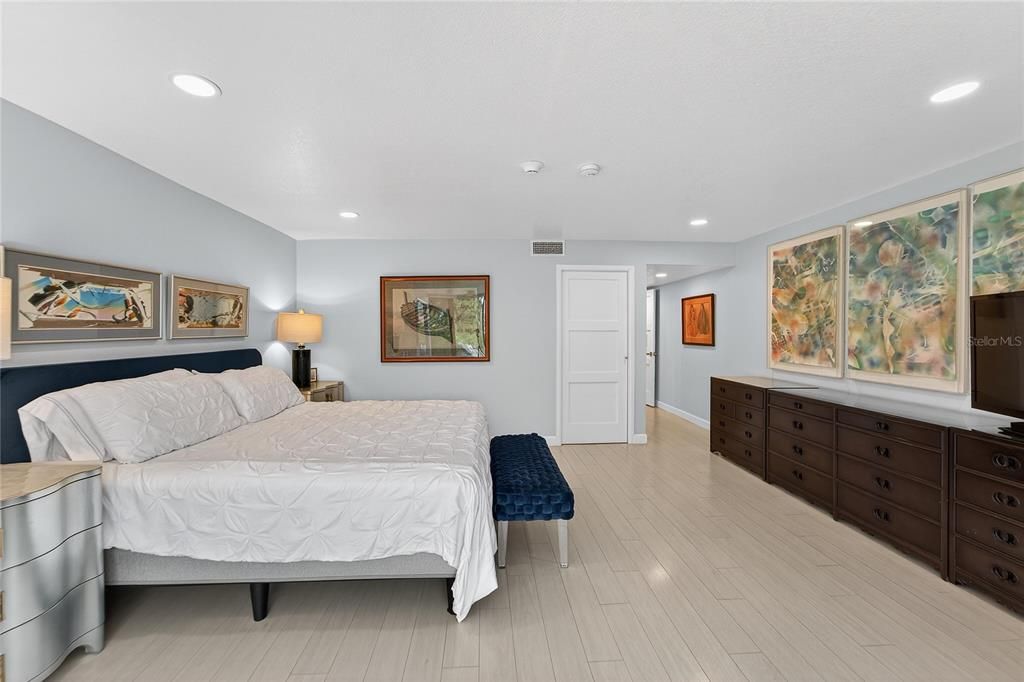 待售: $1,400,000 (2 贝兹, 2 浴室, 2186 平方英尺)