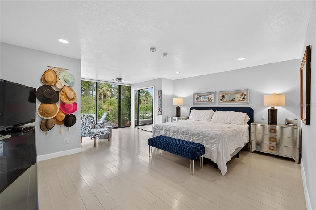 待售: $1,400,000 (2 贝兹, 2 浴室, 2186 平方英尺)