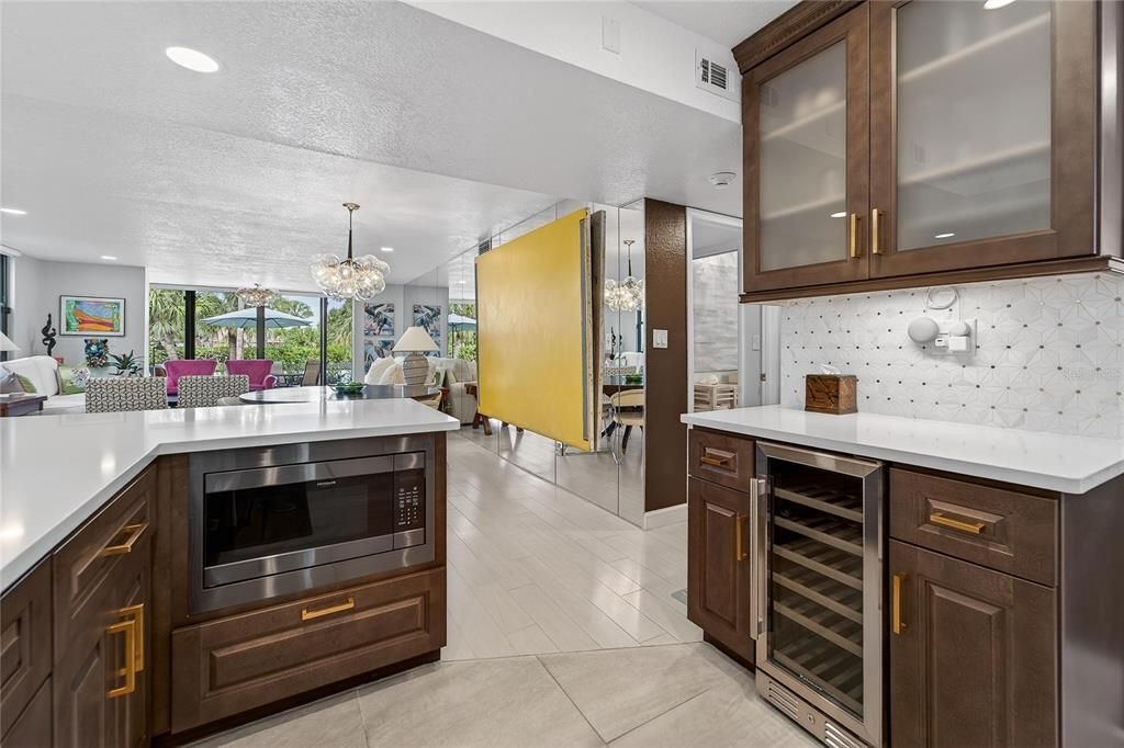 待售: $1,400,000 (2 贝兹, 2 浴室, 2186 平方英尺)