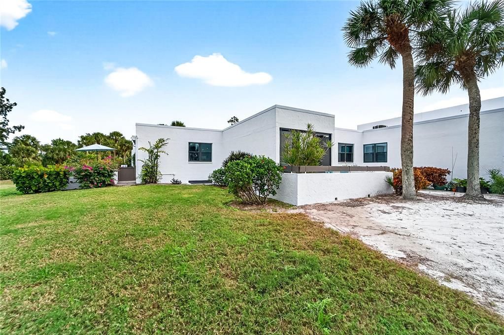 待售: $1,400,000 (2 贝兹, 2 浴室, 2186 平方英尺)