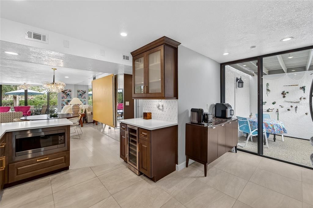 待售: $1,400,000 (2 贝兹, 2 浴室, 2186 平方英尺)