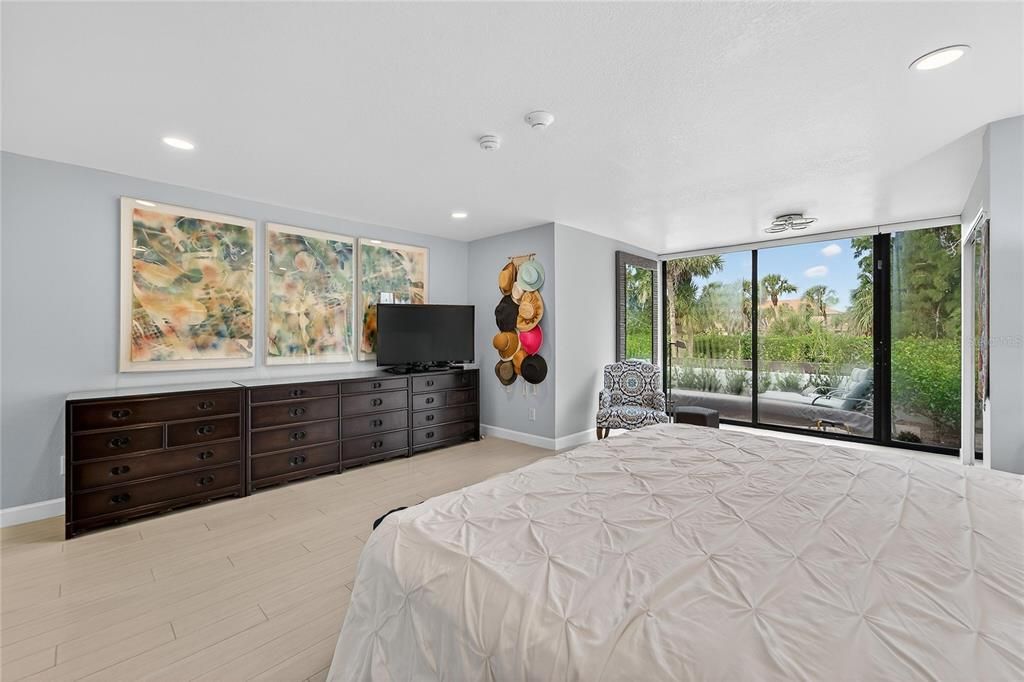 待售: $1,400,000 (2 贝兹, 2 浴室, 2186 平方英尺)