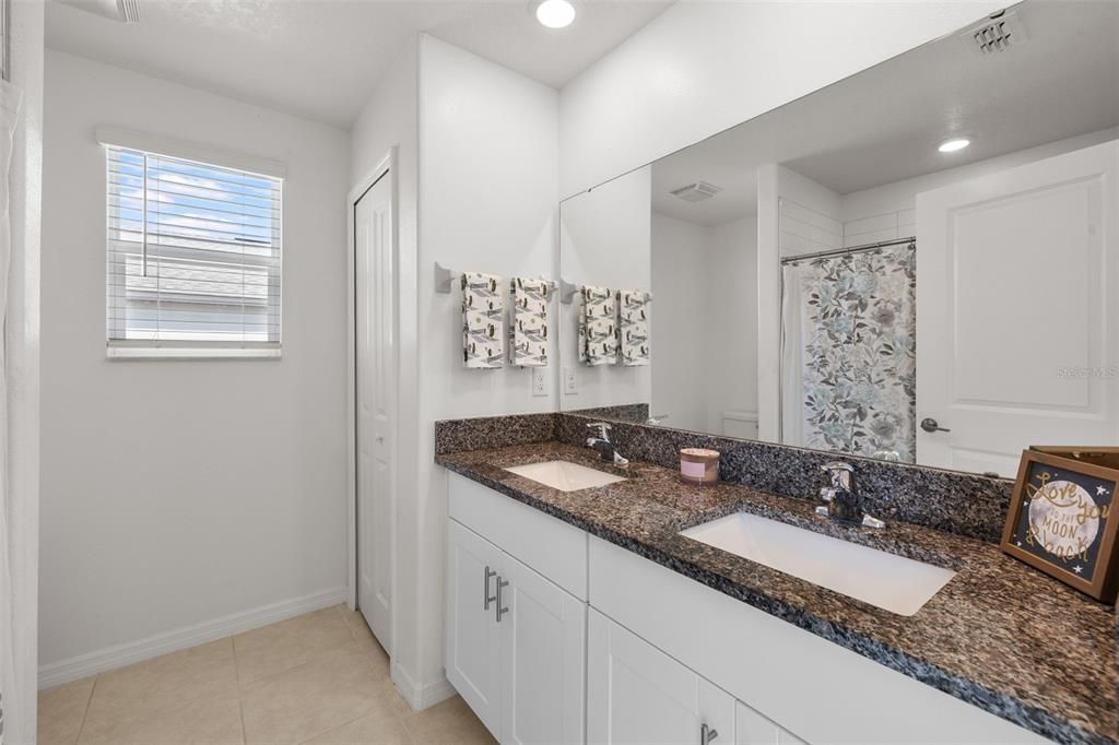 待售: $335,000 (4 贝兹, 2 浴室, 1764 平方英尺)