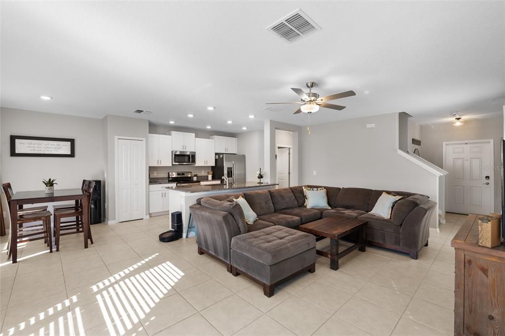 待售: $335,000 (4 贝兹, 2 浴室, 1764 平方英尺)