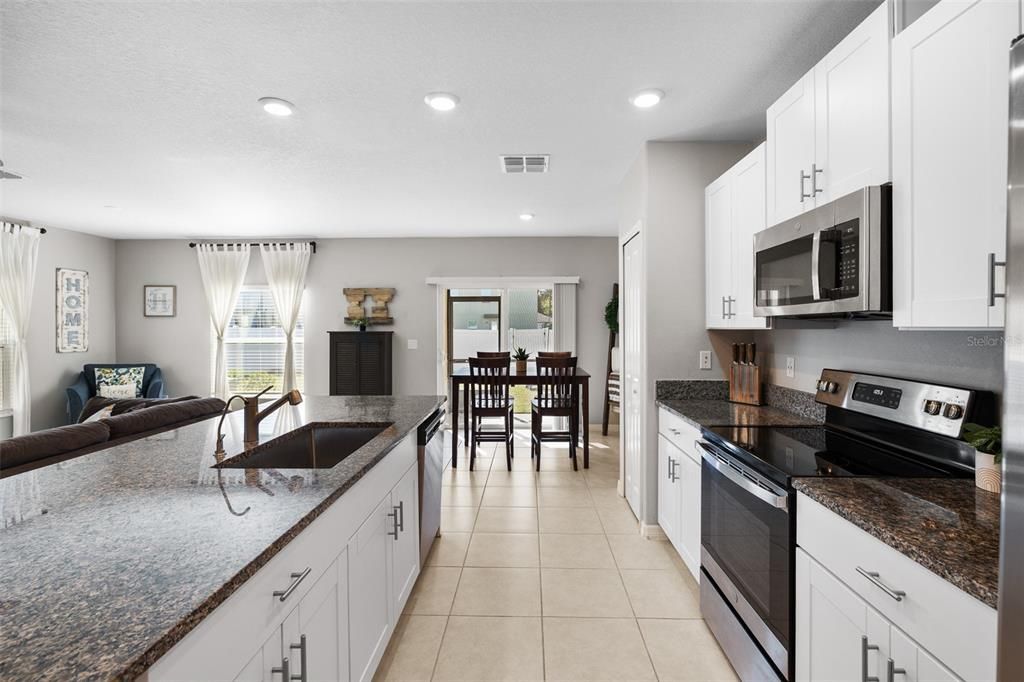 待售: $335,000 (4 贝兹, 2 浴室, 1764 平方英尺)