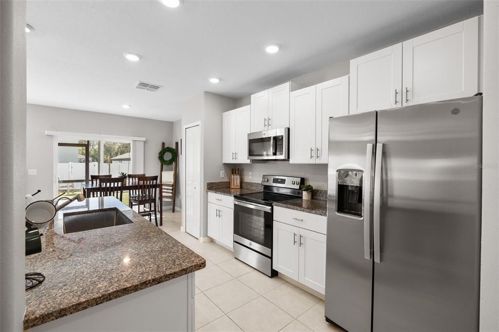 待售: $335,000 (4 贝兹, 2 浴室, 1764 平方英尺)