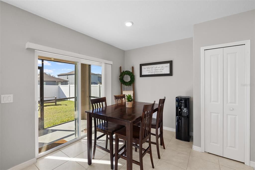 待售: $335,000 (4 贝兹, 2 浴室, 1764 平方英尺)