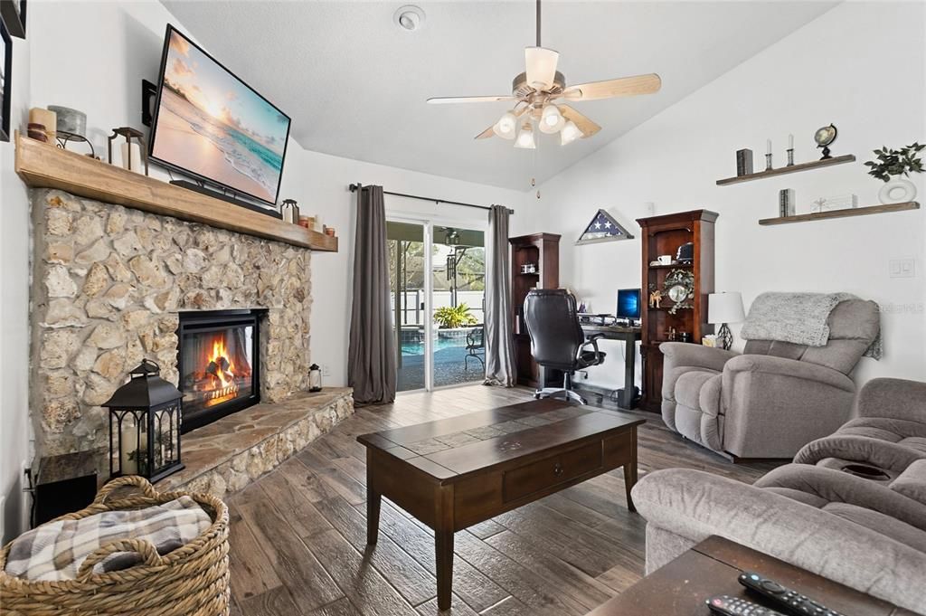 待售: $440,000 (3 贝兹, 2 浴室, 1609 平方英尺)