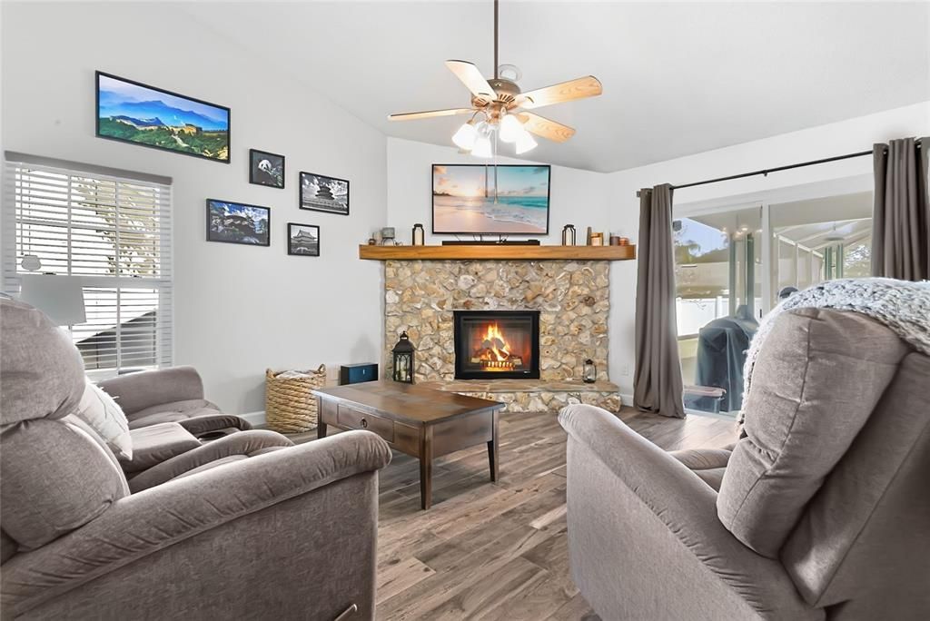 待售: $440,000 (3 贝兹, 2 浴室, 1609 平方英尺)