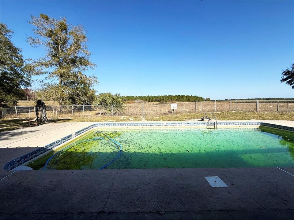 For Sale: $289,500 (4 beds, 3 baths, 2052 Square Feet)