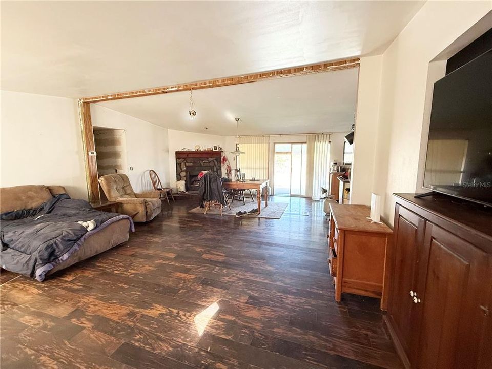 For Sale: $289,500 (4 beds, 3 baths, 2052 Square Feet)