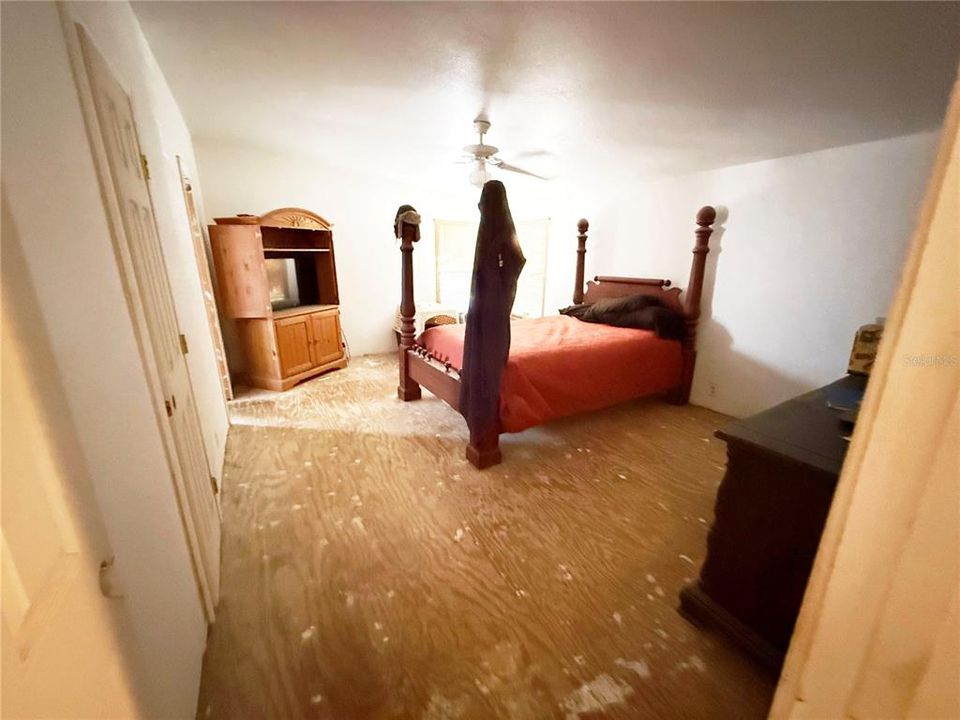 For Sale: $289,500 (4 beds, 3 baths, 2052 Square Feet)