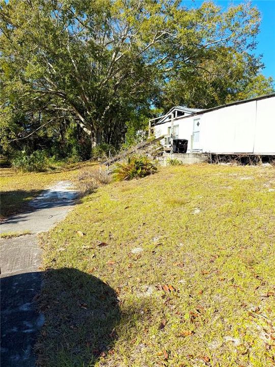 For Sale: $289,500 (4 beds, 3 baths, 2052 Square Feet)