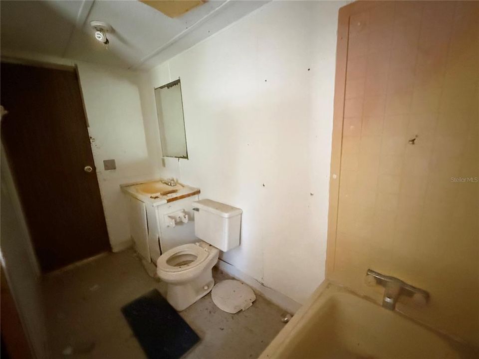 For Sale: $289,500 (4 beds, 3 baths, 2052 Square Feet)