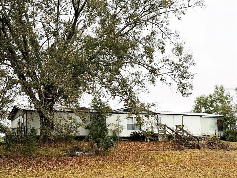 For Sale: $289,500 (4 beds, 3 baths, 2052 Square Feet)