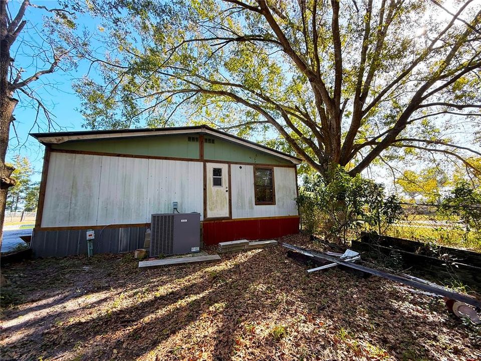 For Sale: $289,500 (4 beds, 3 baths, 2052 Square Feet)