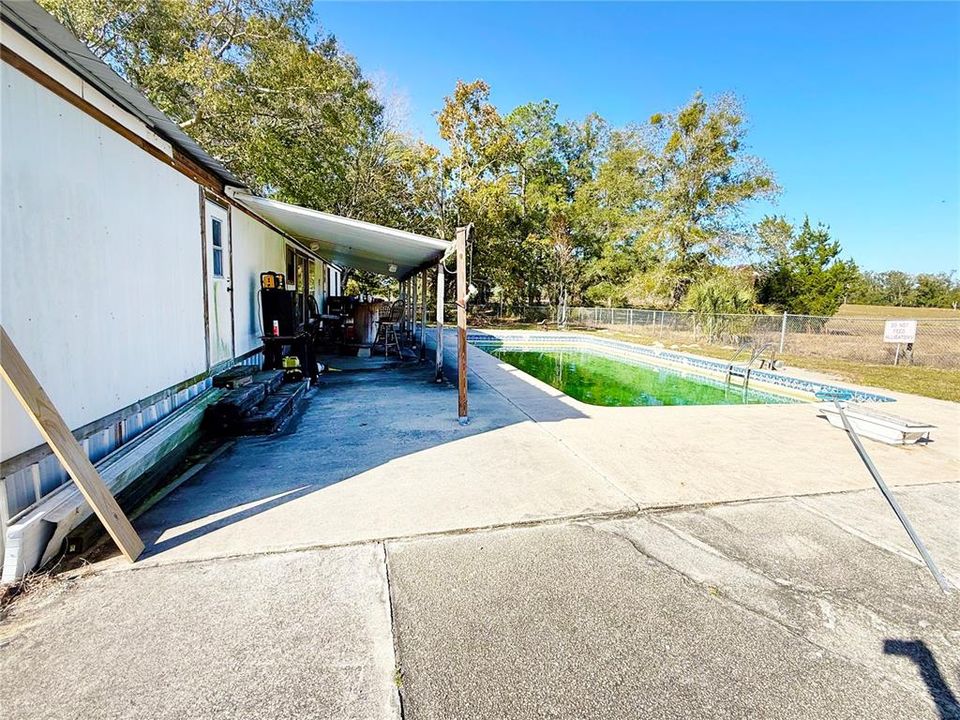 For Sale: $289,500 (4 beds, 3 baths, 2052 Square Feet)