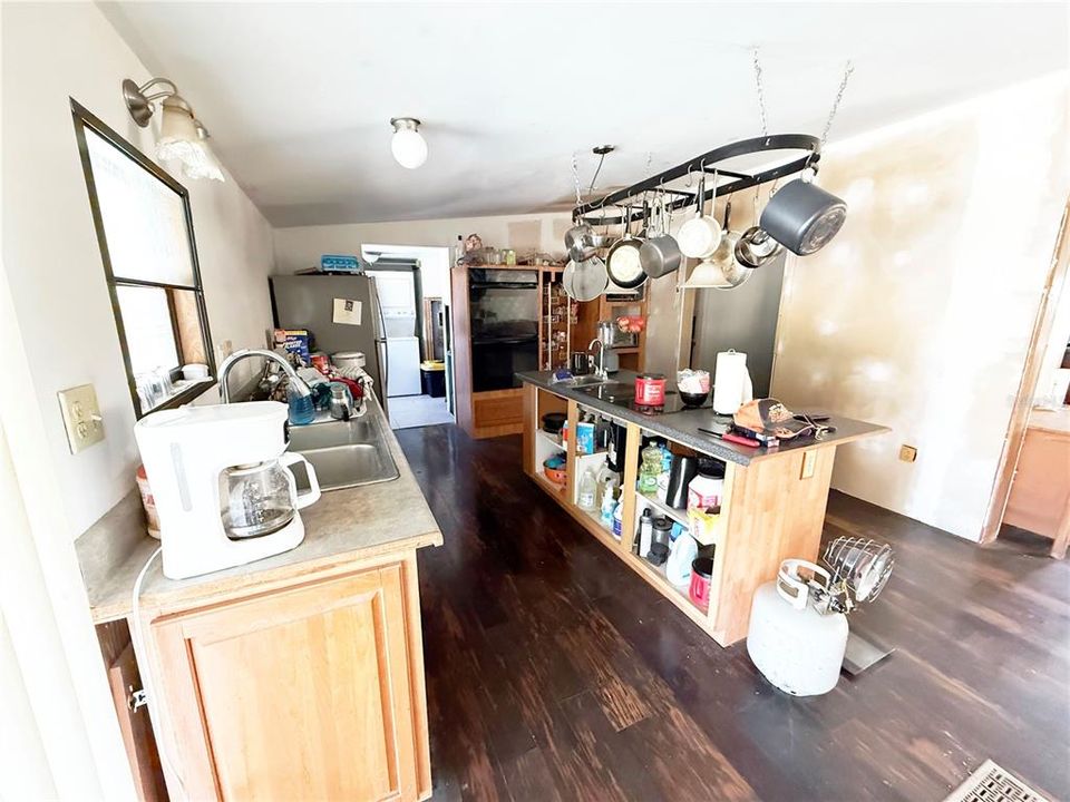 For Sale: $289,500 (4 beds, 3 baths, 2052 Square Feet)