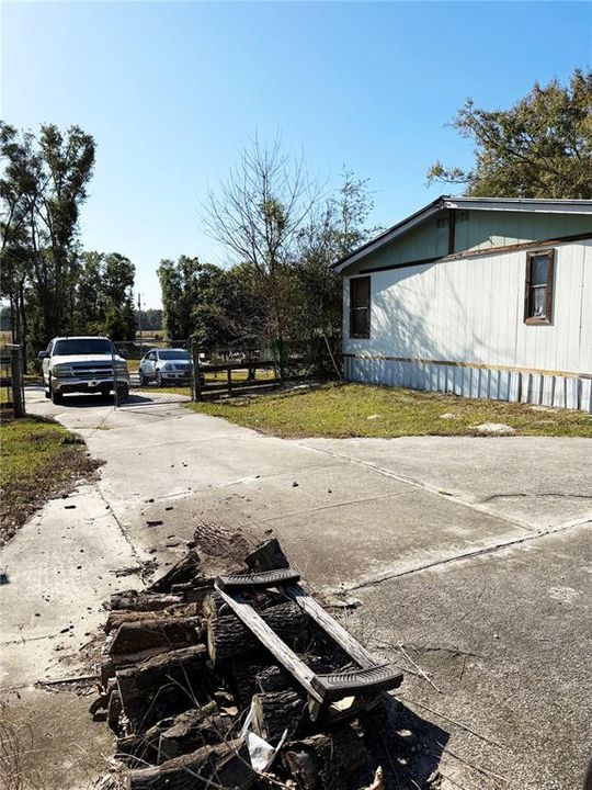 For Sale: $289,500 (4 beds, 3 baths, 2052 Square Feet)