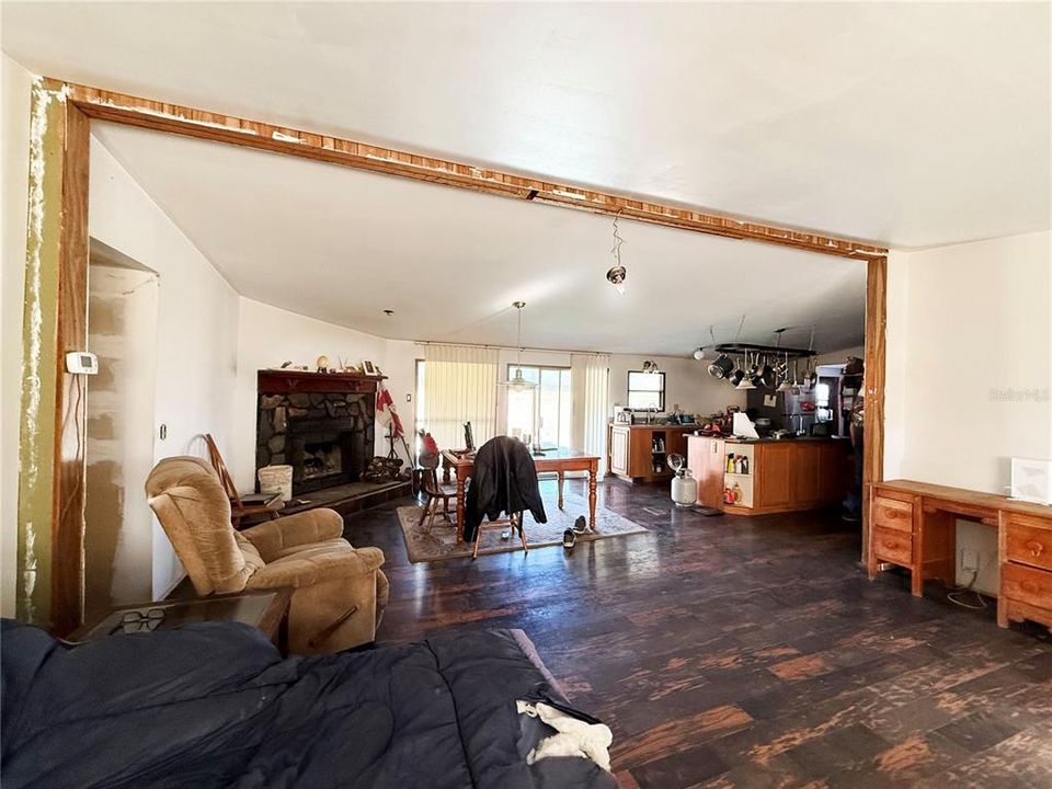 For Sale: $289,500 (4 beds, 3 baths, 2052 Square Feet)