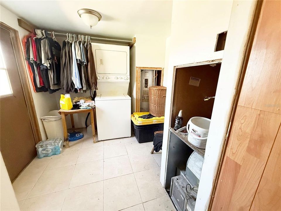 For Sale: $289,500 (4 beds, 3 baths, 2052 Square Feet)