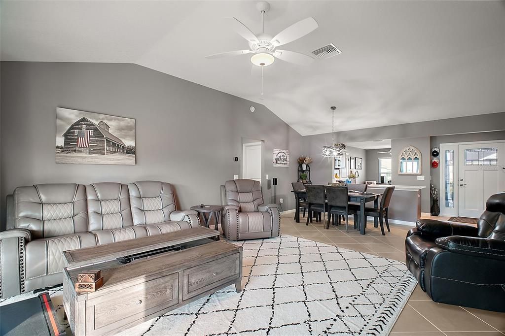 待售: $424,000 (3 贝兹, 2 浴室, 1569 平方英尺)