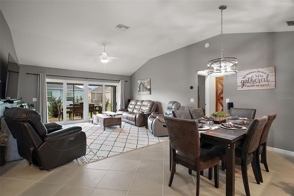 待售: $424,000 (3 贝兹, 2 浴室, 1569 平方英尺)