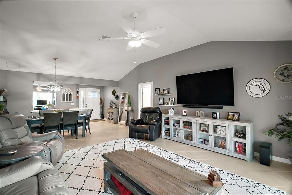 待售: $424,000 (3 贝兹, 2 浴室, 1569 平方英尺)