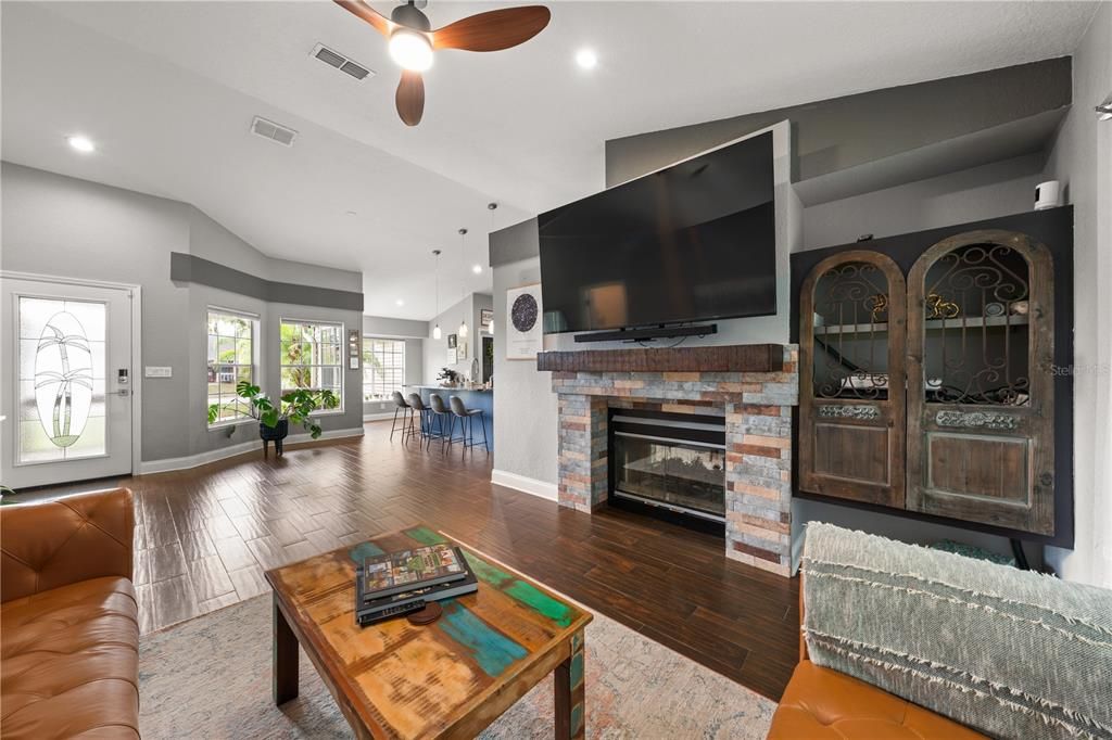 For Sale: $449,000 (4 beds, 2 baths, 1697 Square Feet)