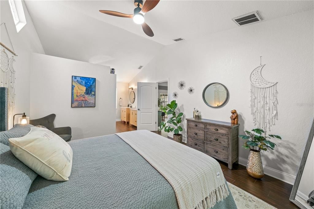 For Sale: $449,000 (4 beds, 2 baths, 1697 Square Feet)