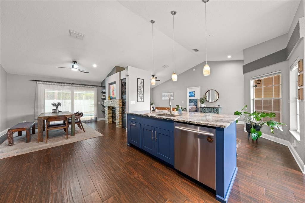 For Sale: $449,000 (4 beds, 2 baths, 1697 Square Feet)