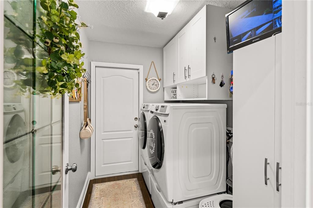 For Sale: $449,000 (4 beds, 2 baths, 1697 Square Feet)