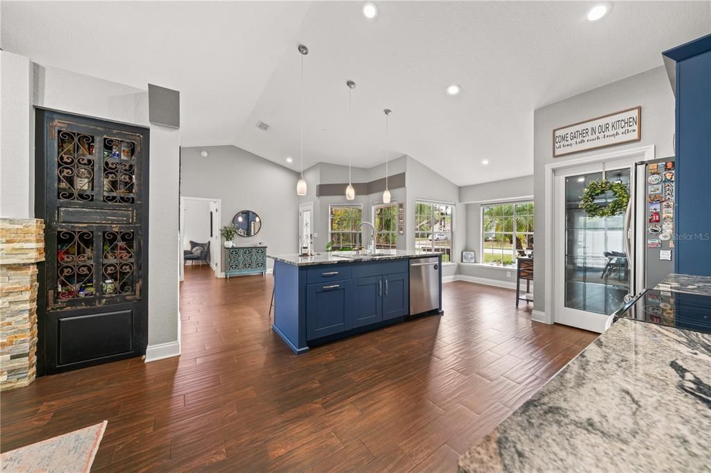 For Sale: $449,000 (4 beds, 2 baths, 1697 Square Feet)