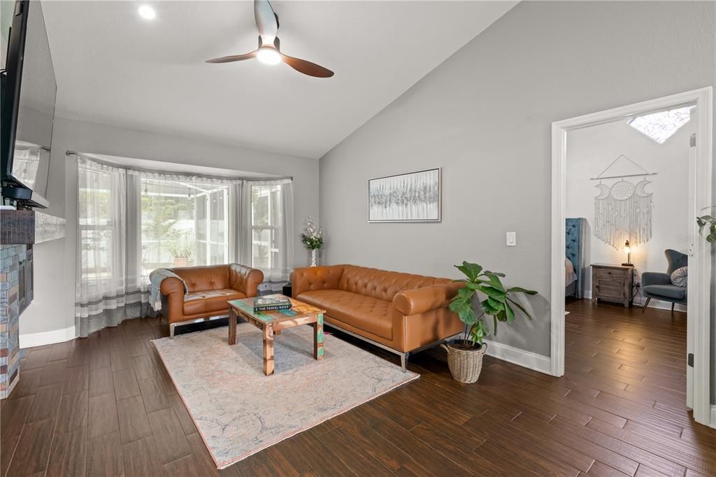 For Sale: $449,000 (4 beds, 2 baths, 1697 Square Feet)