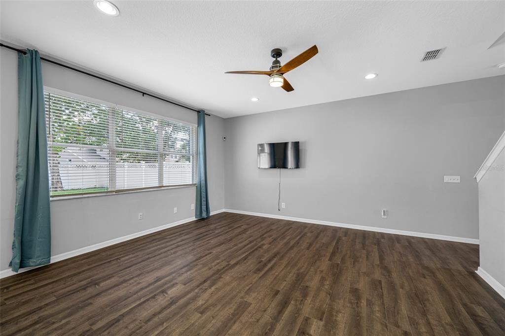 На продажу: $375,000 (3 спален, 2 ванн, 1722 Квадратных фут)