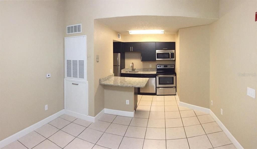 For Rent: $1,300 (1 beds, 1 baths, 530 Square Feet)