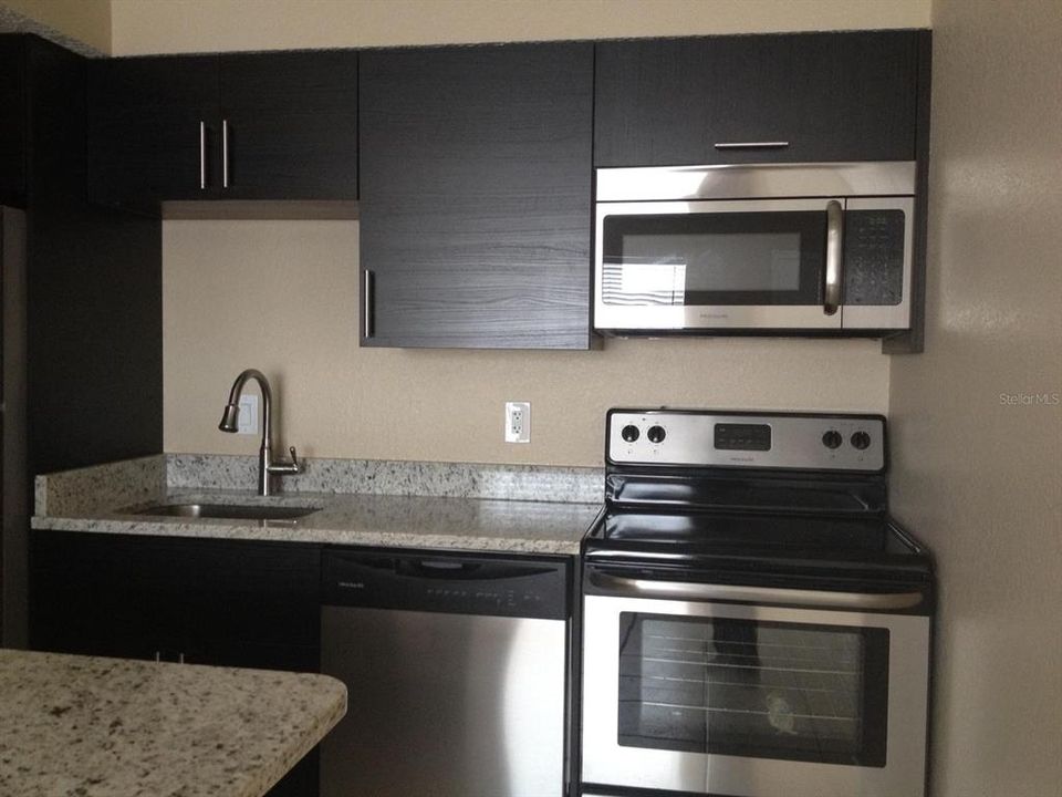 For Rent: $1,300 (1 beds, 1 baths, 530 Square Feet)