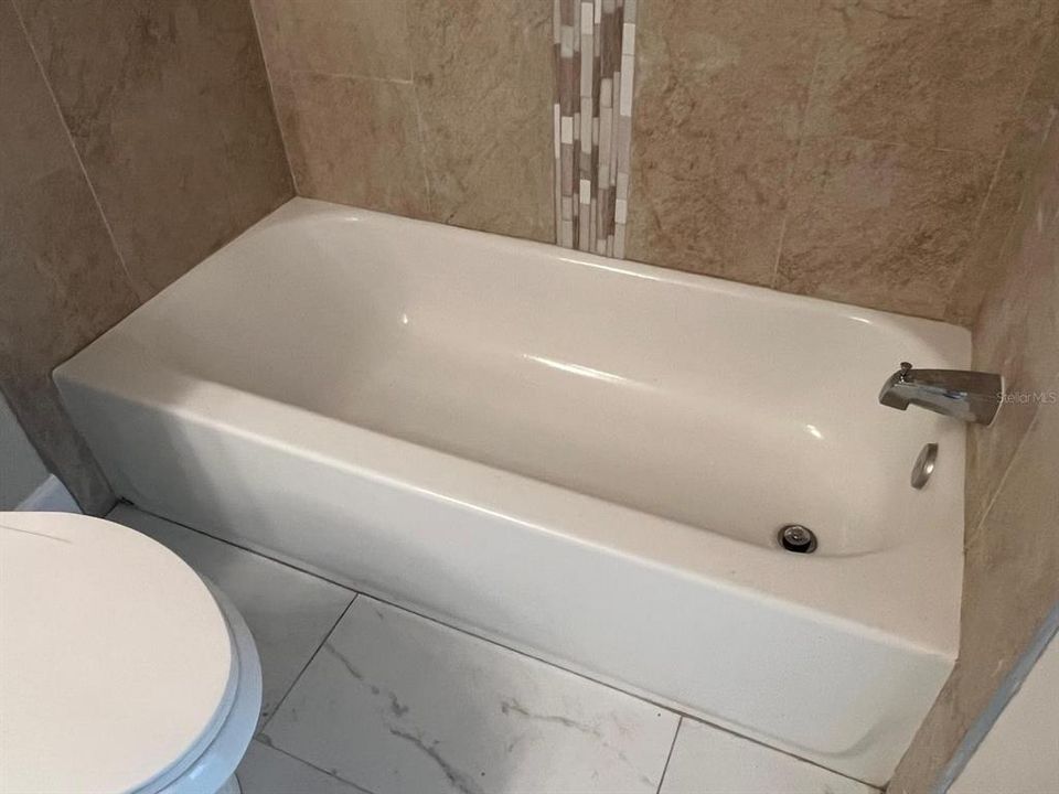 For Rent: $1,300 (1 beds, 1 baths, 530 Square Feet)