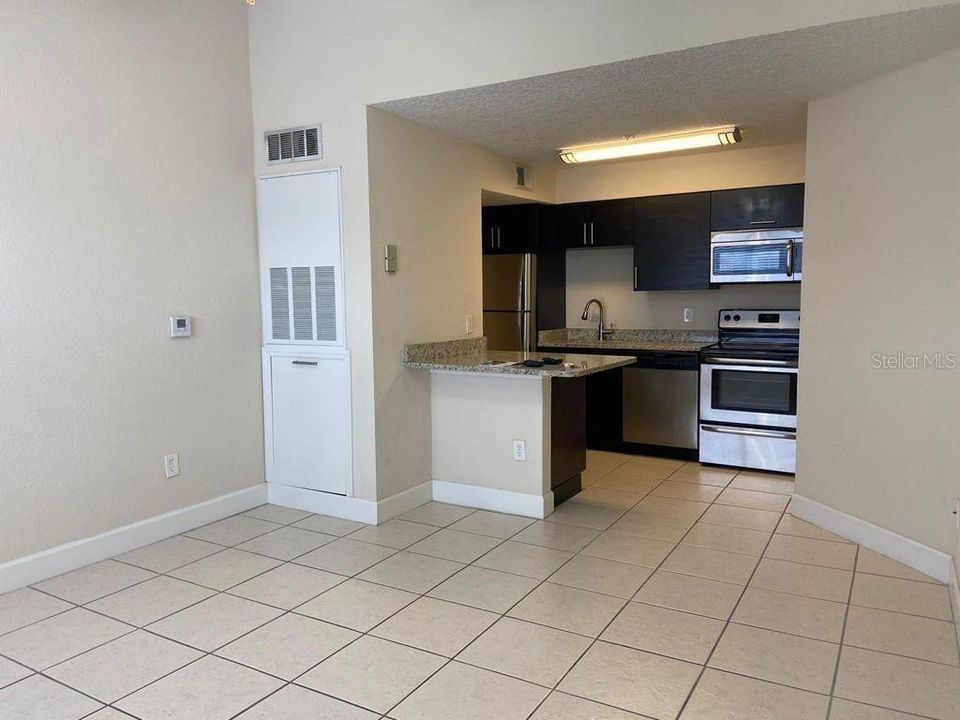 For Rent: $1,300 (1 beds, 1 baths, 530 Square Feet)