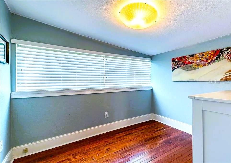 出租: $3,350 (3 贝兹, 2 浴室, 1461 平方英尺)