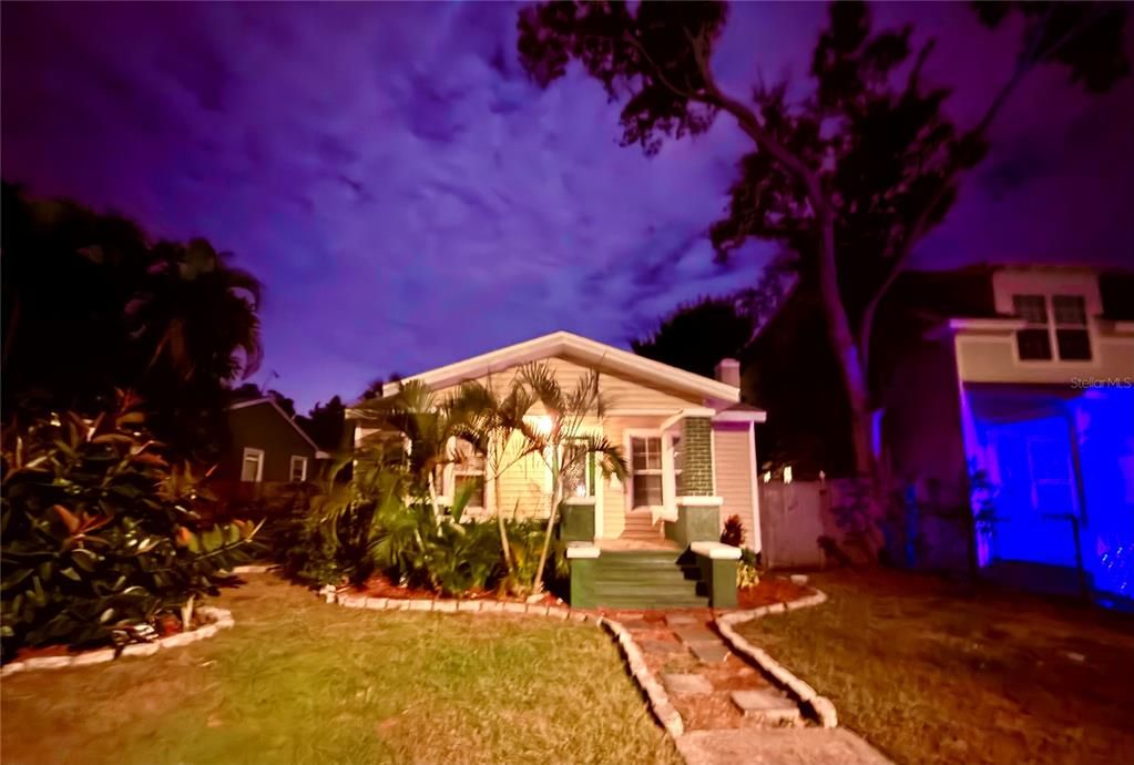 出租: $3,350 (3 贝兹, 2 浴室, 1461 平方英尺)