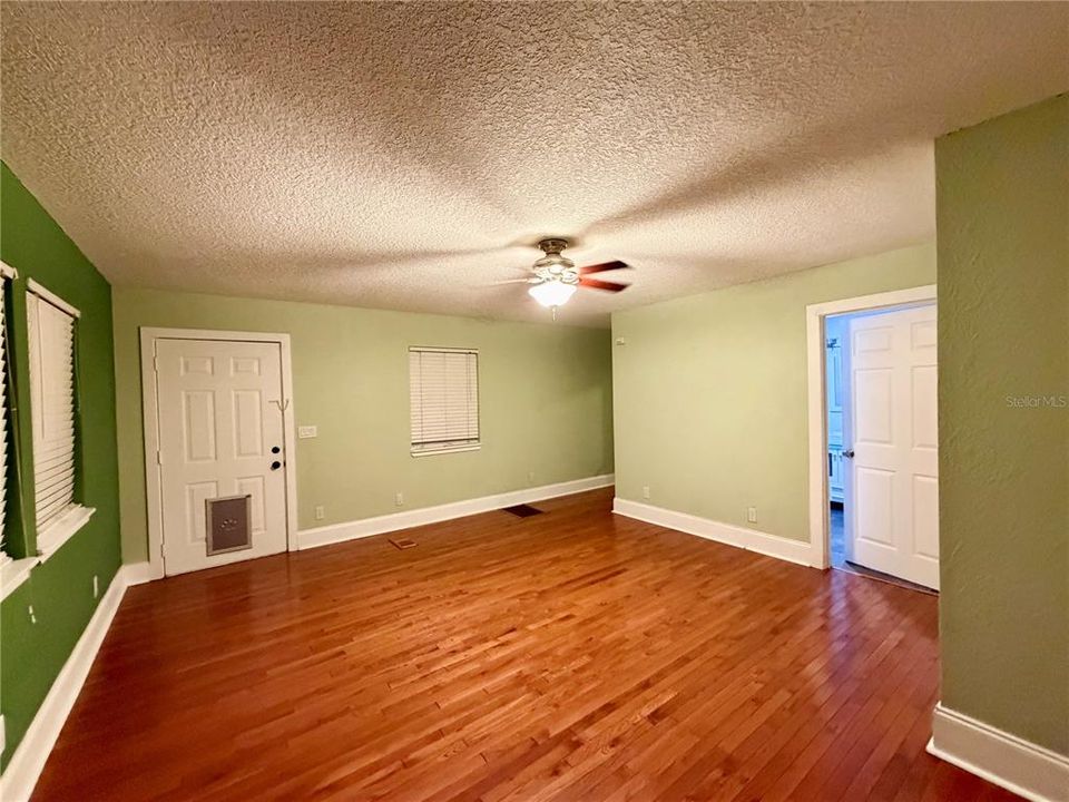 出租: $3,350 (3 贝兹, 2 浴室, 1461 平方英尺)