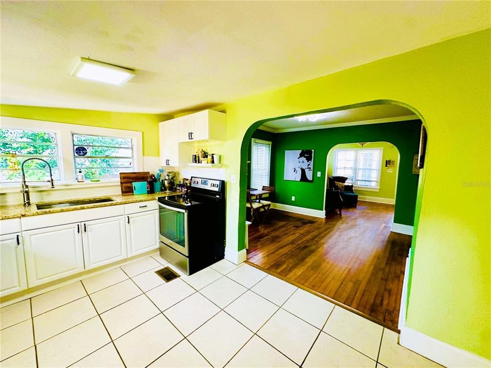 出租: $3,350 (3 贝兹, 2 浴室, 1461 平方英尺)