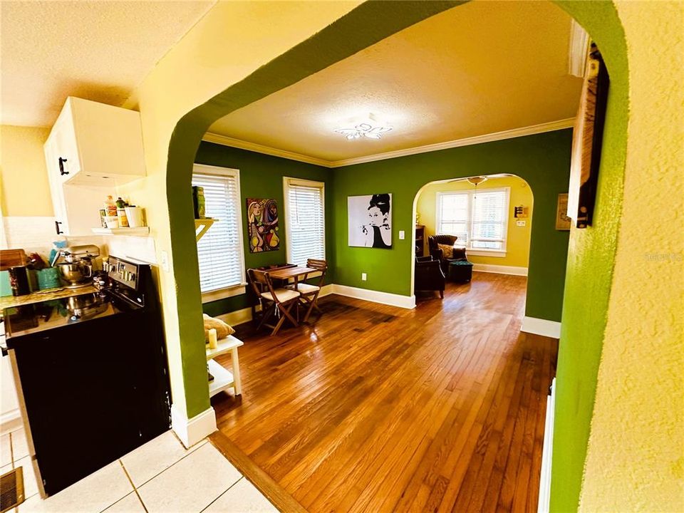 出租: $3,350 (3 贝兹, 2 浴室, 1461 平方英尺)