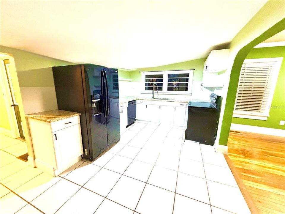 出租: $3,350 (3 贝兹, 2 浴室, 1461 平方英尺)