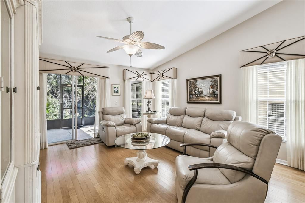 En Venta: $265,000 (2 camas, 2 baños, 1240 Pies cuadrados)