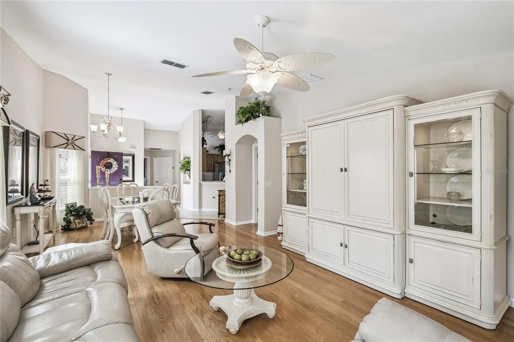 En Venta: $265,000 (2 camas, 2 baños, 1240 Pies cuadrados)