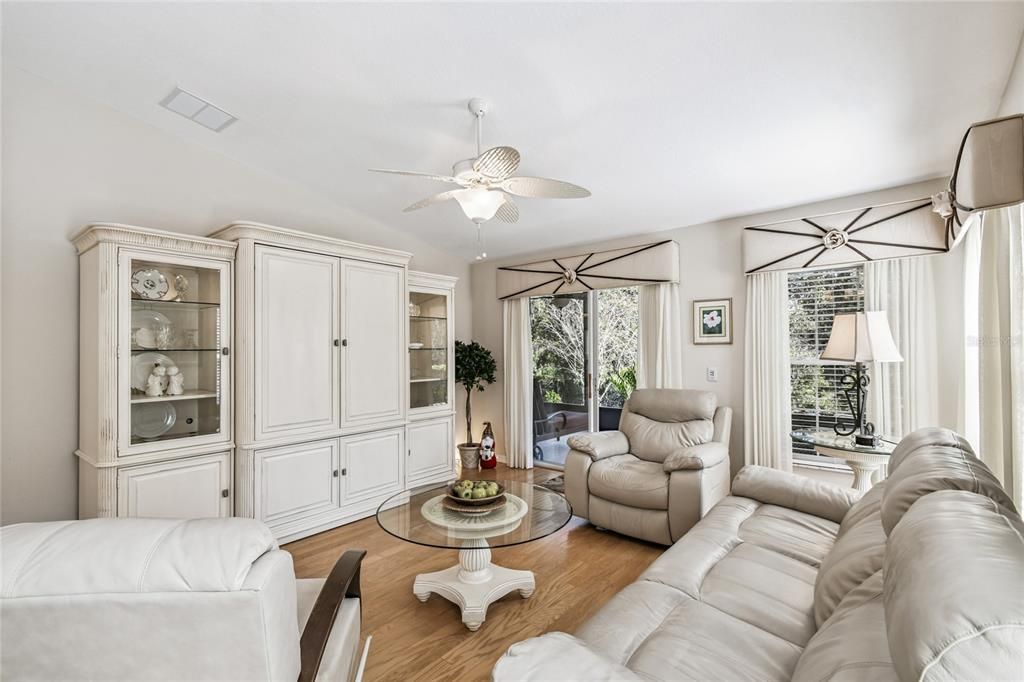 En Venta: $265,000 (2 camas, 2 baños, 1240 Pies cuadrados)