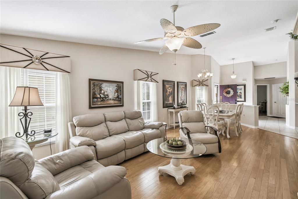 En Venta: $265,000 (2 camas, 2 baños, 1240 Pies cuadrados)